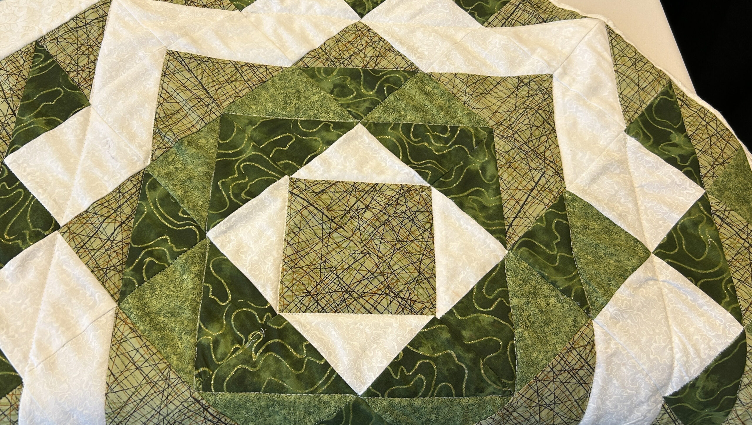 You are currently viewing Emerald Eyes Table Topper